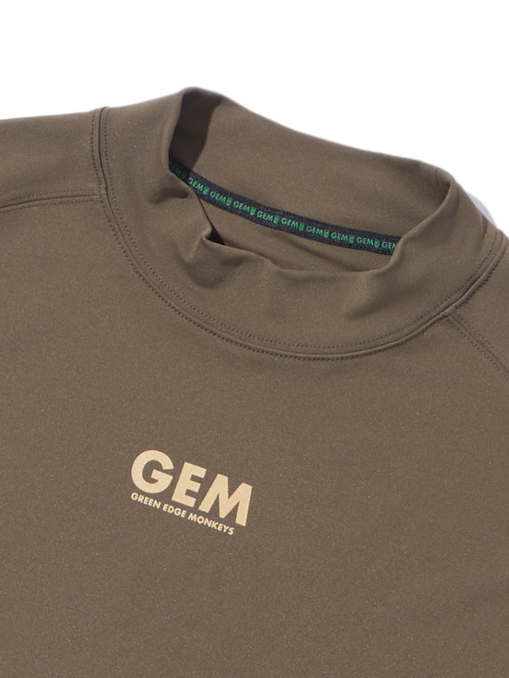 【GREEN EDGE MONKEYS】モックネック長袖バックプリント カーキ(ZZGEM-50363001)