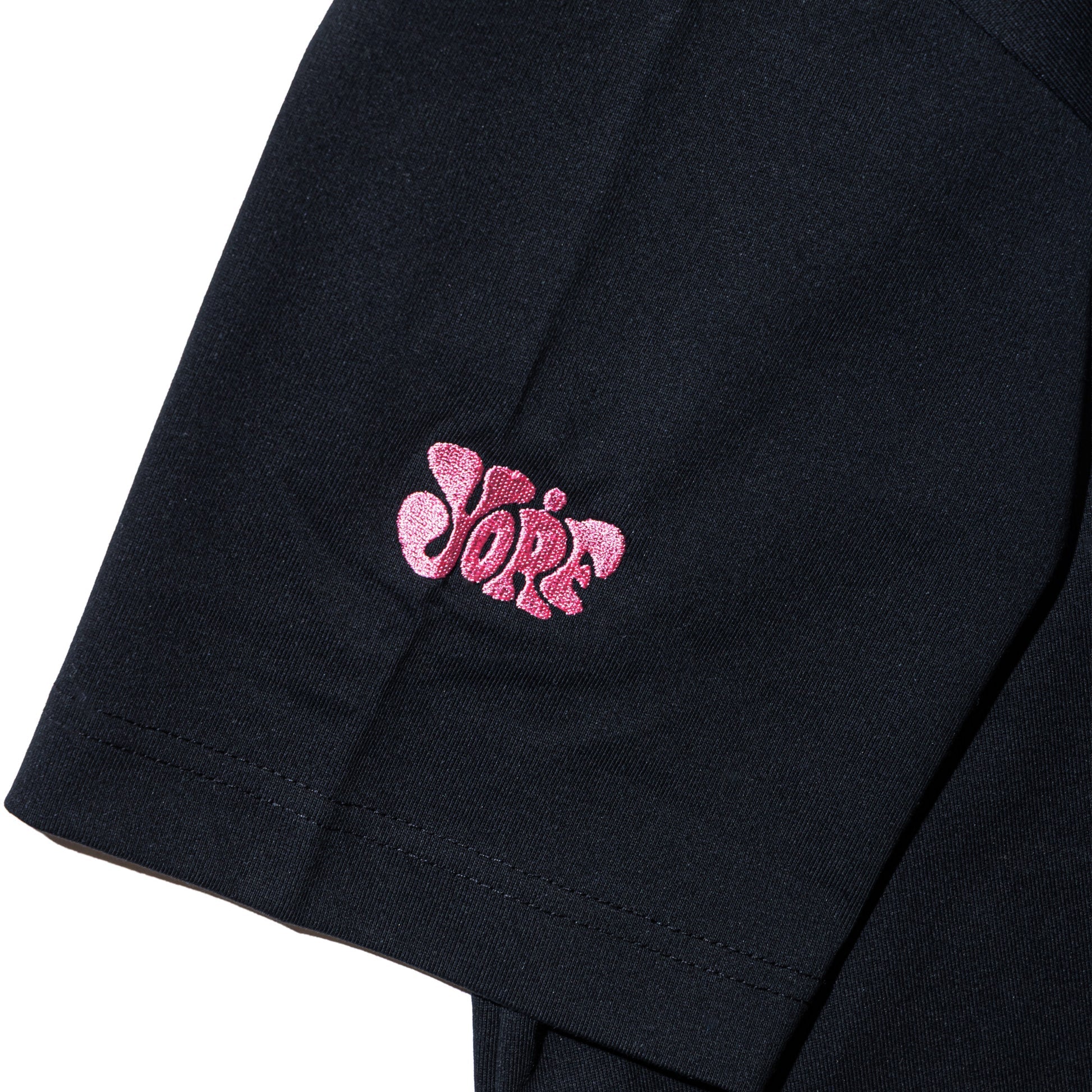 【YORF】SURF & YORF ロゴグラフィック モックネック WHITE(ZZYRF-1086130302)