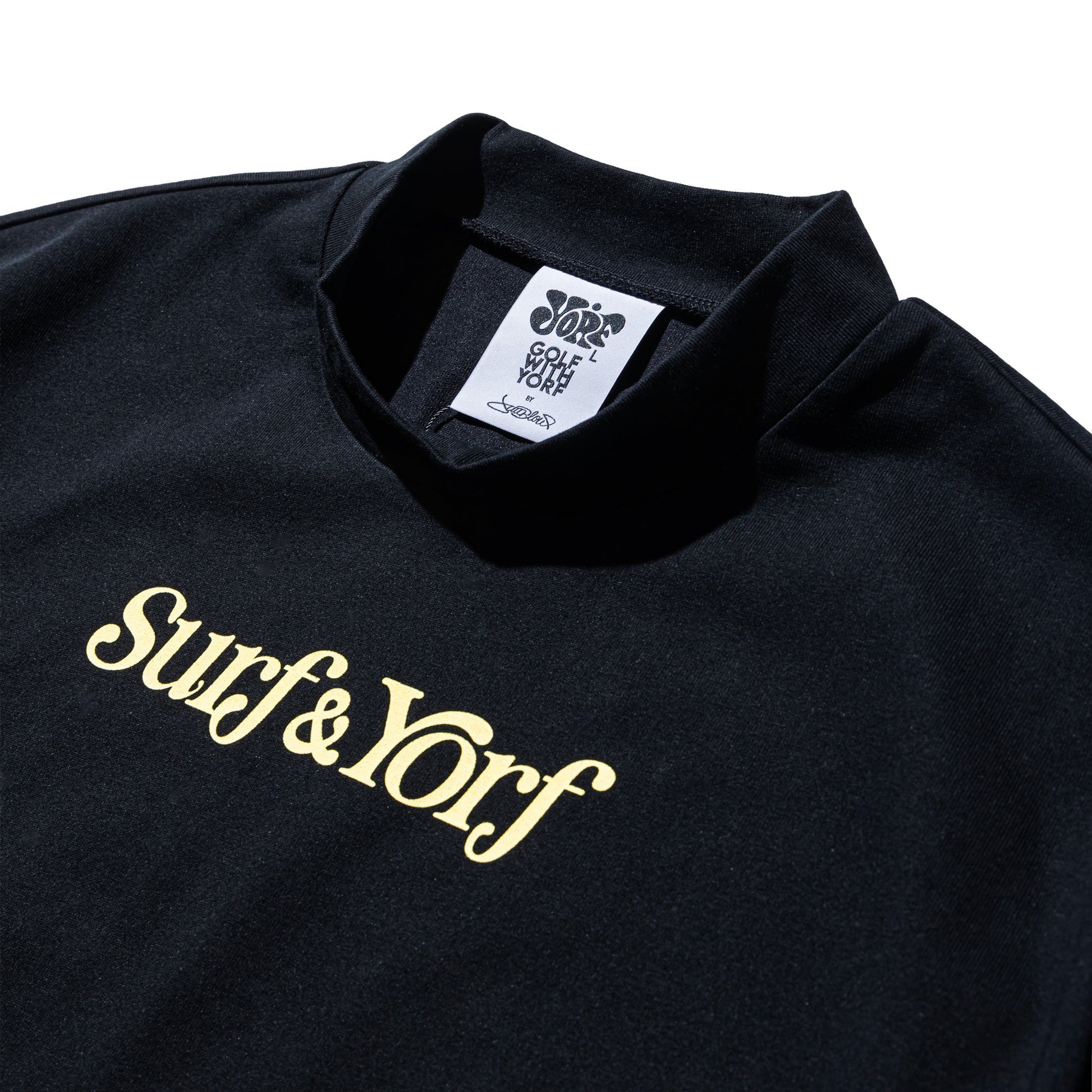【YORF】SURF & YORF ロゴグラフィック モックネック WHITE（ZZYRF-1086130302）