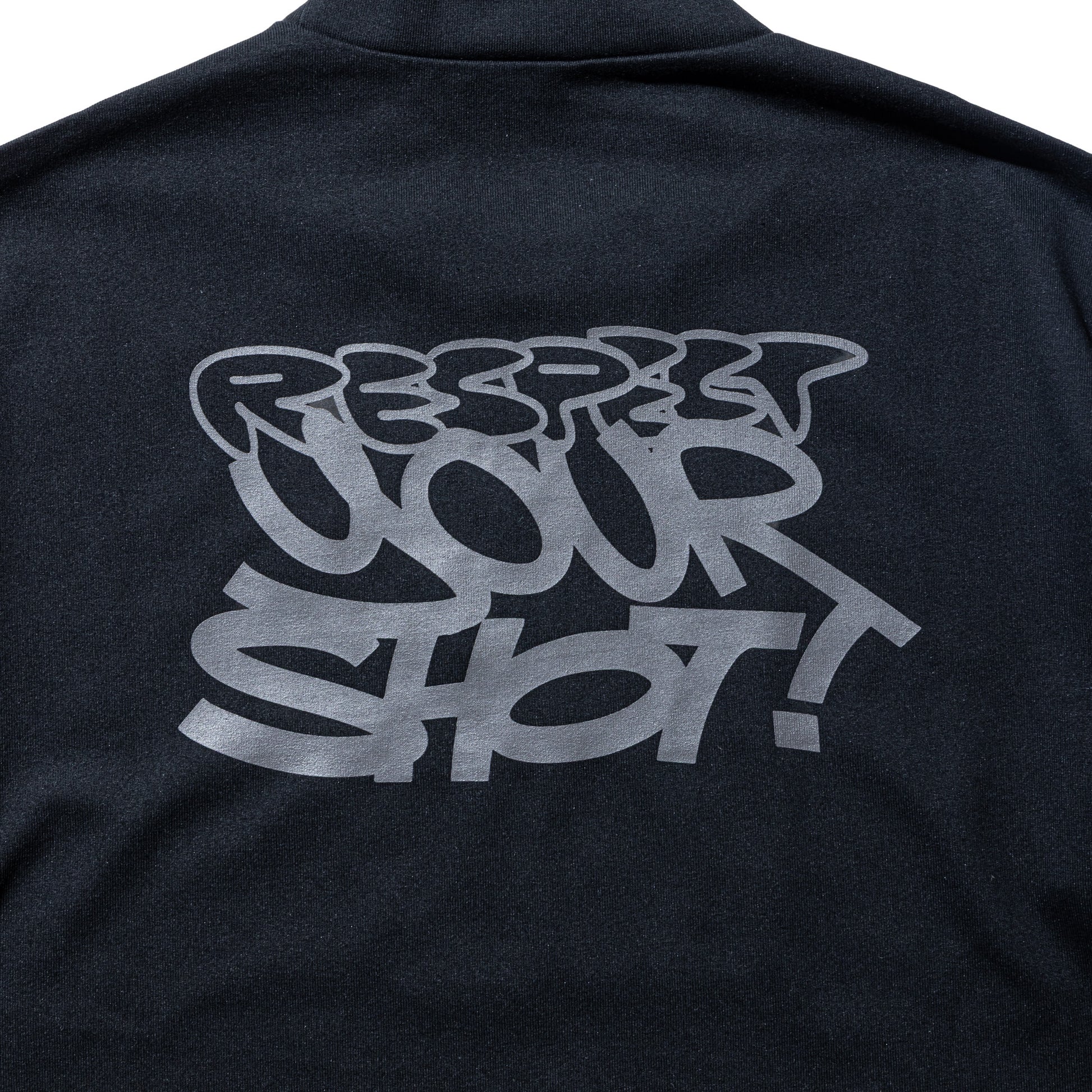 【YORF】グラフィックロゴ モックネック BLACK（ZZYRF-1086130303）